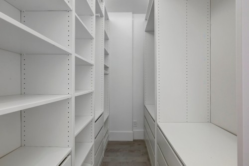 Closet - 6674 Rue St-Denis, Montréal (Rosemont/La Petite-Patrie), QC - Indoor