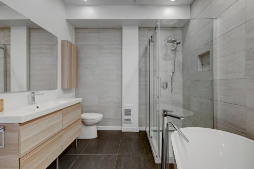 Bathroom - 6674 Rue St-Denis, Montréal (Rosemont/La Petite-Patrie), QC - Indoor Photo Showing Bathroom