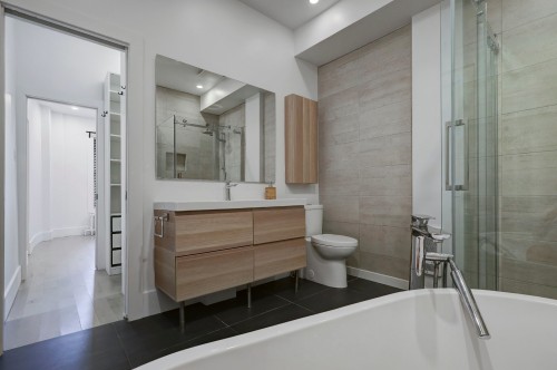 Bathroom - 6674 Rue St-Denis, Montréal (Rosemont/La Petite-Patrie), QC - Indoor Photo Showing Bathroom