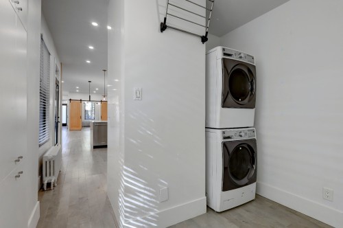 Laundry - 6674 Rue St-Denis, Montréal (Rosemont/La Petite-Patrie), QC - Indoor Photo Showing Laundry Room