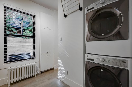 Laundry - 6674 Rue St-Denis, Montréal (Rosemont/La Petite-Patrie), QC - Indoor Photo Showing Laundry Room
