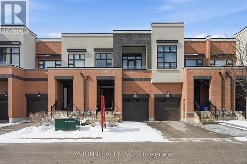 42 CAUSLAND LANE  Richmond Hill, ON L4S 0G5