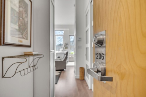 Mud Room - 206-880 Rue Père-Marquette, Québec (La Cité-Limoilou), QC - Indoor Photo Showing Other Room