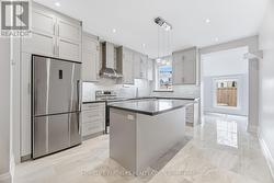 511 INDIAN GROVE Toronto, ON M6P 2J1