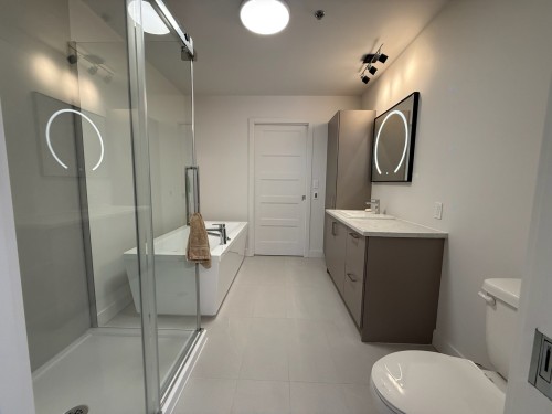 Salle de bains attenante à la CCP - 206-40 Rue Toe-Blake, Vaudreuil-Dorion, QC - Indoor Photo Showing Bathroom