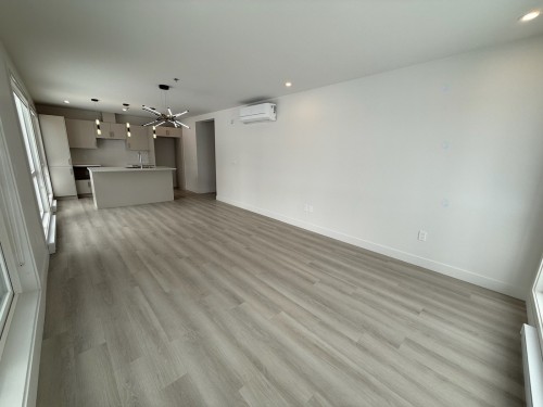 Salon - 206-40 Rue Toe-Blake, Vaudreuil-Dorion, QC - Indoor