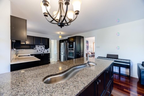 Cuisine - 1 Crois. Raspberry, Beaconsfield, QC - Indoor Photo Showing Kitchen