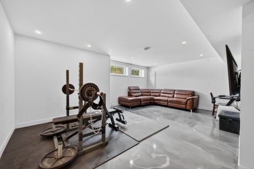 Salle familiale - 353 Rue Arthur-Priem, Saint-Roch-De-Richelieu, QC - Indoor Photo Showing Gym Room