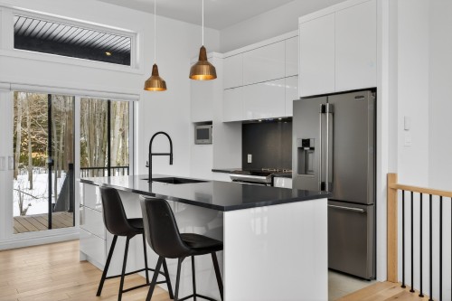Cuisine - 353 Rue Arthur-Priem, Saint-Roch-De-Richelieu, QC - Indoor Photo Showing Kitchen With Upgraded Kitchen