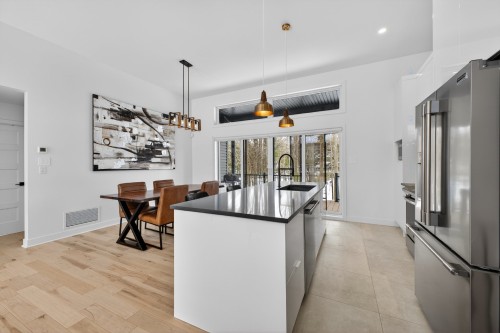 Cuisine - 353 Rue Arthur-Priem, Saint-Roch-De-Richelieu, QC - Indoor Photo Showing Kitchen