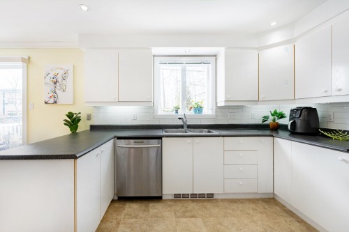 Kitchen - 95 Rue Perron, La Prairie, QC - Indoor Photo Showing Kitchen With Double Sink