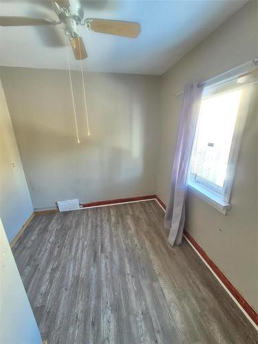 154 3Rd Avenue, Neepawa, MB - Indoor Photo Showing Other Room