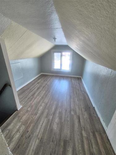 154 3Rd Avenue, Neepawa, MB - Indoor Photo Showing Other Room