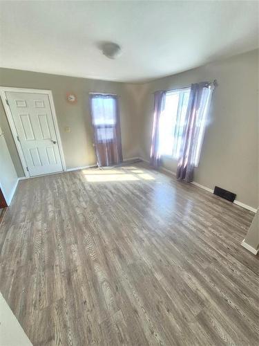 154 3Rd Avenue, Neepawa, MB - Indoor