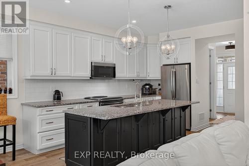 55 West Oak Trail, Kitchener, ON - Indoor Photo Showing Kitchen With Upgraded Kitchen