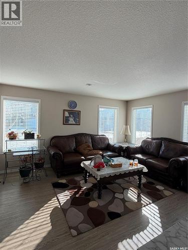 80 103 Banyan Crescent, Saskatoon, SK - Indoor Photo Showing Living Room