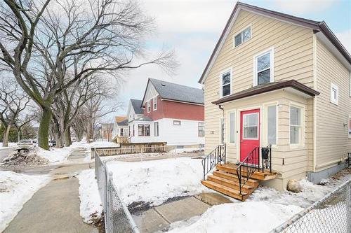 131 Lansdowne AVE  Winnipeg, MB R2W 0G2