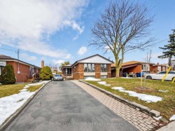 44 Lowcrest Boulevard  Toronto, ON M1T 1K5