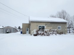 81 Rue Principale S.  Saint-Félix-De-Dalquier, QC J0Y 1G0