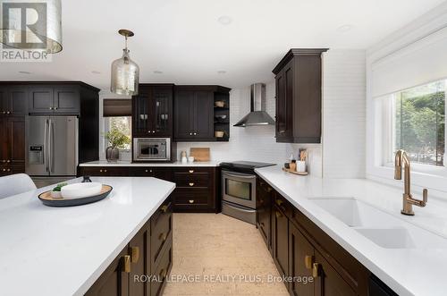2184 Guthrie Lane, Mississauga, ON - Indoor Photo Showing Kitchen With Upgraded Kitchen