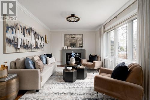 2184 Guthrie Lane, Mississauga, ON - Indoor Photo Showing Living Room