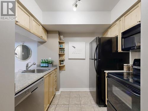 516 - 3 Everson Drive, Toronto, ON - Indoor Photo Showing Kitchen
