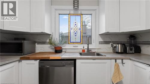 342 East 17Th Street, Hamilton, ON - Indoor Photo Showing Kitchen