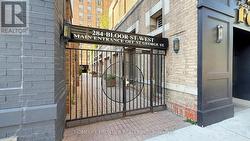 806 - 284 BLOOR STREET  Toronto, ON M5S 3B8