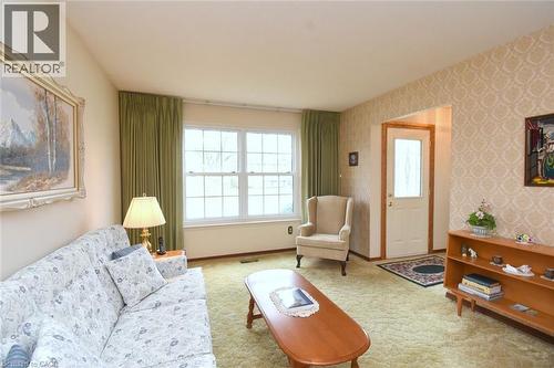 24 Grenoble Road, Hamilton, ON - Indoor Photo Showing Living Room