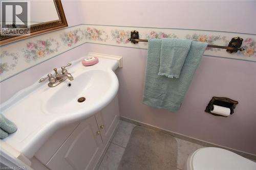 24 Grenoble Road, Hamilton, ON - Indoor Photo Showing Bathroom