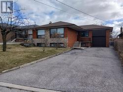 73 BURR AVENUE  Toronto, ON M6L 1V3