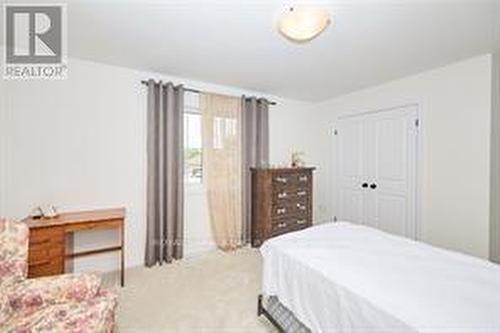 8 King Street, Fort Erie (Lakeshore), ON - Indoor Photo Showing Bedroom