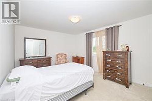 8 King Street, Fort Erie (Lakeshore), ON - Indoor Photo Showing Bedroom
