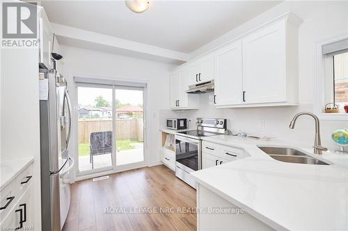 8 King Street, Fort Erie (Lakeshore), ON - Indoor Photo Showing Kitchen With Double Sink