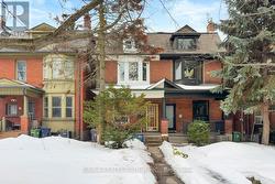 55 PARKWAY AVENUE  Toronto, ON M6R 1T6