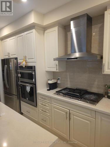 14 Boundary Creek Path, Brampton, ON - Indoor Photo Showing Kitchen With Upgraded Kitchen