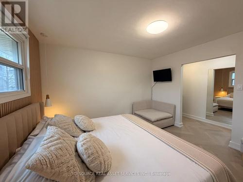 10 - 914 Mohawk Road E, Hamilton, ON - Indoor Photo Showing Bedroom