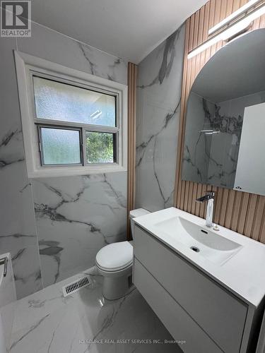 10 - 914 Mohawk Road E, Hamilton, ON - Indoor Photo Showing Bathroom