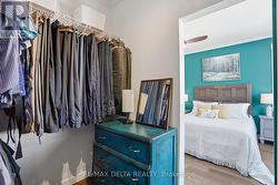Walk-in Closet / Primary Bedroom. - 