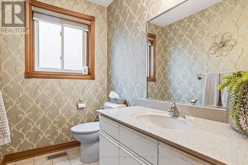 main level bathroom - 41 Adel Drive E, St. Catharines (Carlton/Bunting), ON - Indoor Photo Showing Bathroom