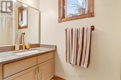 Master en suite - 41 Adel Drive E, St. Catharines (Carlton/Bunting), ON - Indoor Photo Showing Bathroom