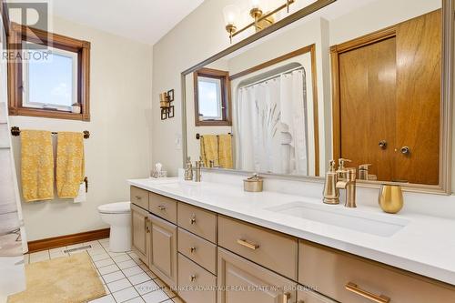 2nd Level bathroom - 41 Adel Drive E, St. Catharines (Carlton/Bunting), ON - Indoor Photo Showing Bathroom