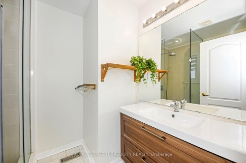82 Timberwolf Crescent, Vaughan, ON - Indoor Photo Showing Bathroom