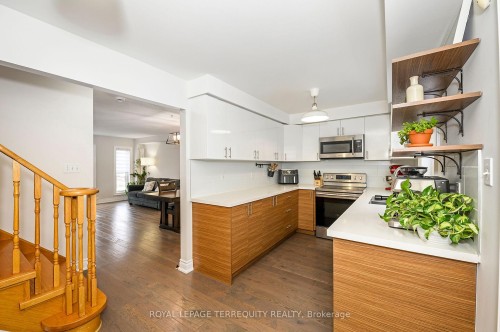 82 Timberwolf Crescent, Vaughan, ON - Indoor Photo Showing Kitchen