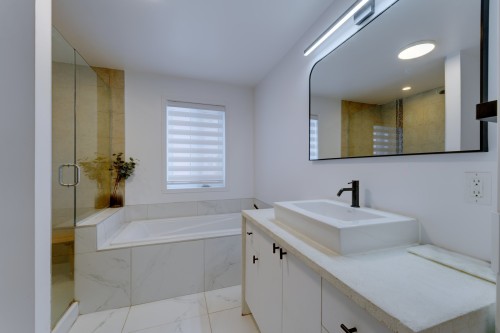 Salle de bains - 107 Rue Louise-Bernard, Beloeil, QC - Indoor Photo Showing Bathroom