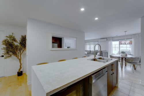 Cuisine - 107 Rue Louise-Bernard, Beloeil, QC - Indoor Photo Showing Kitchen With Double Sink