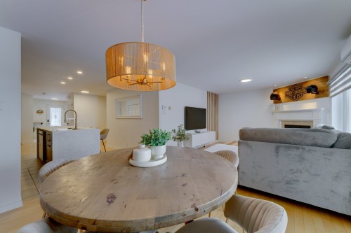 Salle à manger - 107 Rue Louise-Bernard, Beloeil, QC - Indoor Photo Showing Dining Room With Fireplace