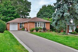 25 Fenelon Drive  Toronto, ON M3A 3K2