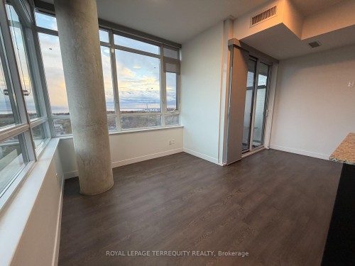 910-2055 Danforth Avenue, Toronto, ON - Indoor Photo Showing Other Room