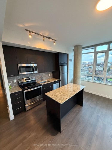 910-2055 Danforth Avenue, Toronto, ON - Indoor Photo Showing Kitchen